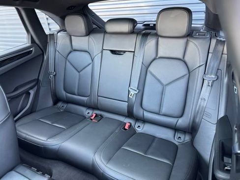 Certified 2026 Porsche Macan AWD/4WD image 35