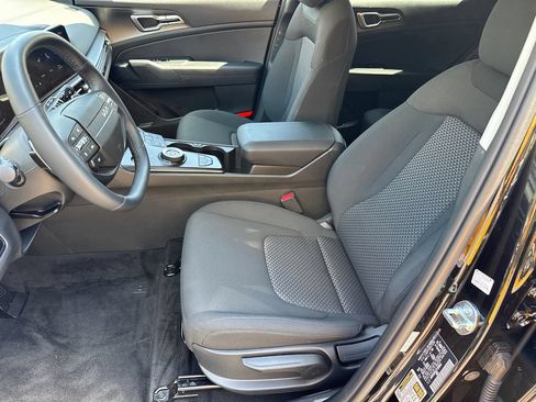 Used 2026 Kia Sportage LX FWD image 9