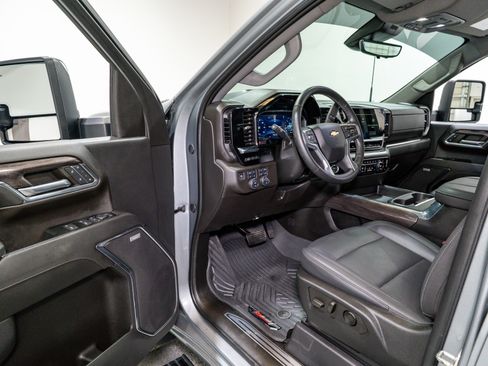 Used 2024 Chevrolet Silverado 2500 LTZ w/ LTZ Premium Package image 15