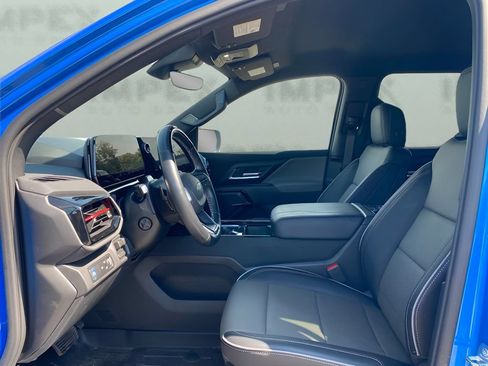 Used 2026 Chevrolet Silverado EV Trail Boss AWD/4WD image 9
