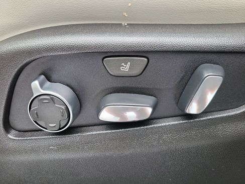 Used 2019 Cadillac XT4 Premium Luxury image 19