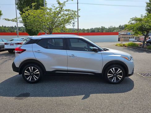 Used 2020 Nissan Kicks SR image 4