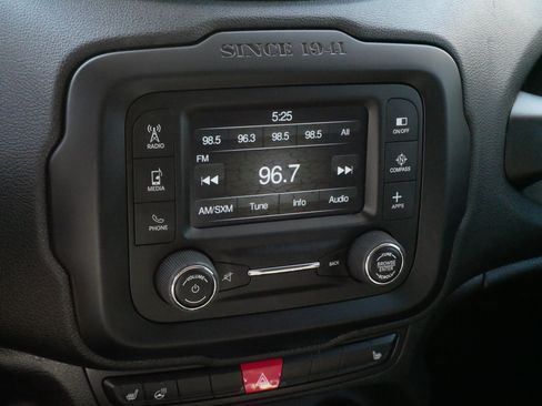 Used 2017 Jeep Renegade Latitude w/ Cold Weather Group AWD/4WD image 22