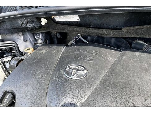 Used 2017 Toyota Sienna XLE w/ XLE Navigation Package AWD/4WD image 32