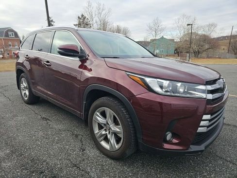 Used 2017 Toyota Highlander Limited image 1