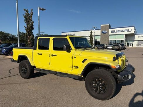 Used 2023 Jeep Gladiator Sport AWD/4WD image 1