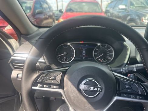 Used 2025 Nissan Altima 2.5 SR w/ SR Premium Package image 17