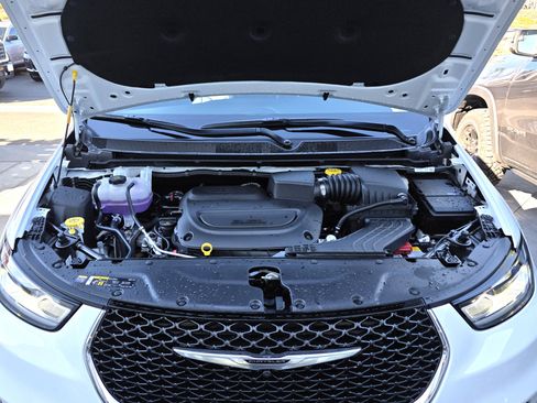 New 2026 Chrysler Pacifica Select image 20
