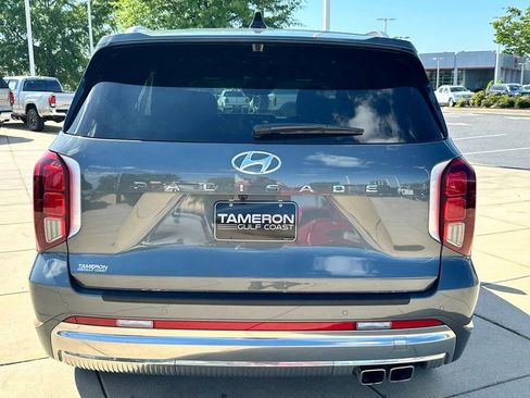 Used 2025 Hyundai Palisade Calligraphy FWD image 3