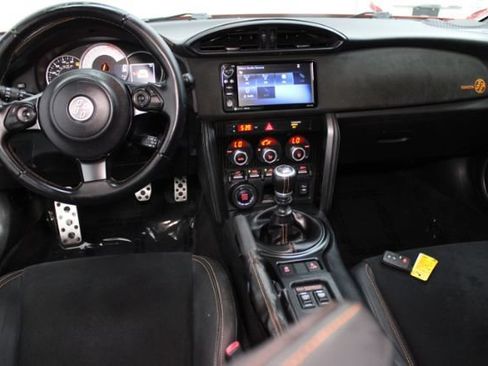Used 2017 Toyota 86 860 Special Edition RWD image 2