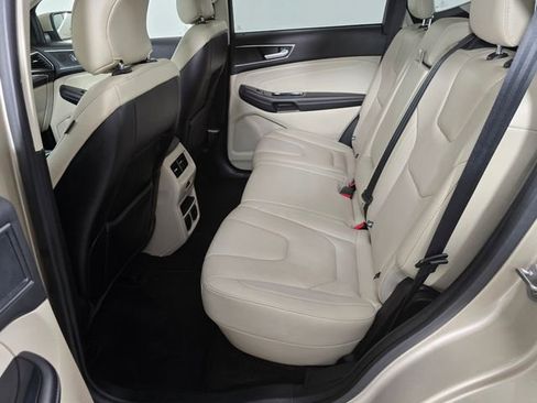 Used 2018 Ford Edge Titanium w/ Equipment Group 301A AWD/4WD image 18