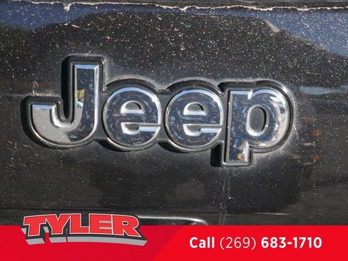 Used 2015 Jeep Cherokee Latitude w/ Cold Weather Group image 16