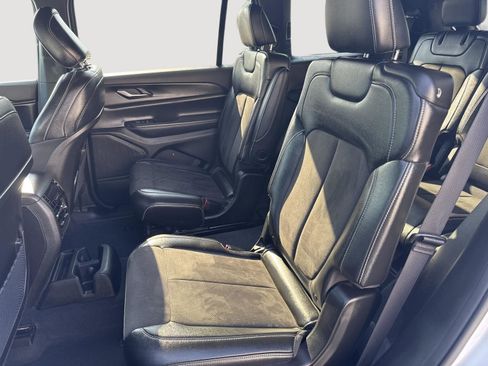 Used 2023 Jeep Grand Cherokee L Laredo AWD/4WD image 8