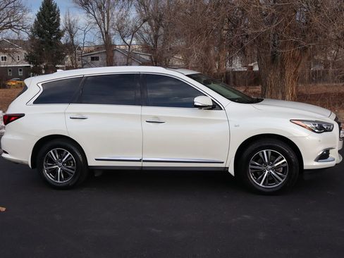Used 2020 INFINITI QX60 Luxe w/ Essential Package image 3
