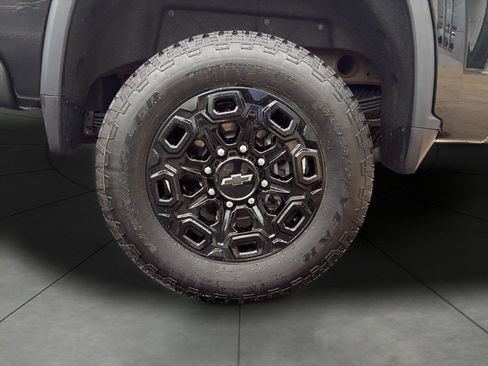 Used 2022 Chevrolet Silverado 2500 LTZ w/ LTZ Plus Package AWD/4WD image 12