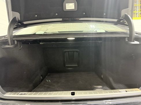 Used 2021 BMW 750i xDrive w/ Executive Package image 42