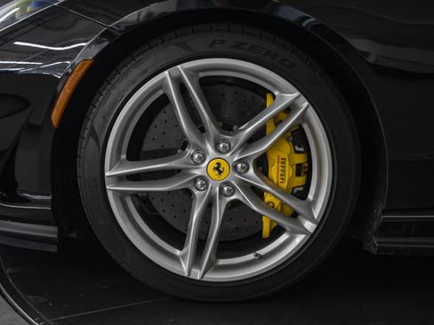 Used 2019 Ferrari 812 Superfast RWD image 17
