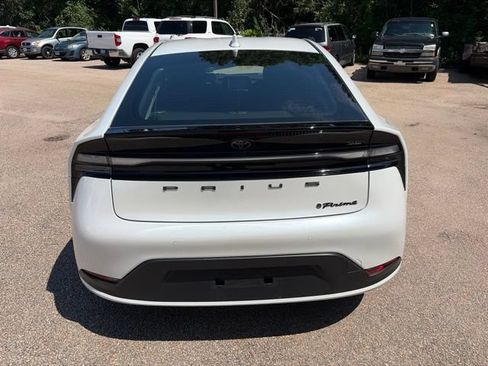 Used 2024 Toyota Prius Prime FWD image 4