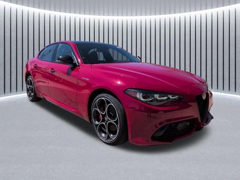 Used 2024 Alfa Romeo Giulia Veloce AWD/4WD image 2