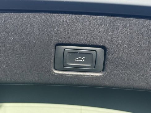 Used 2023 Audi Q4 e-tron Premium image 8