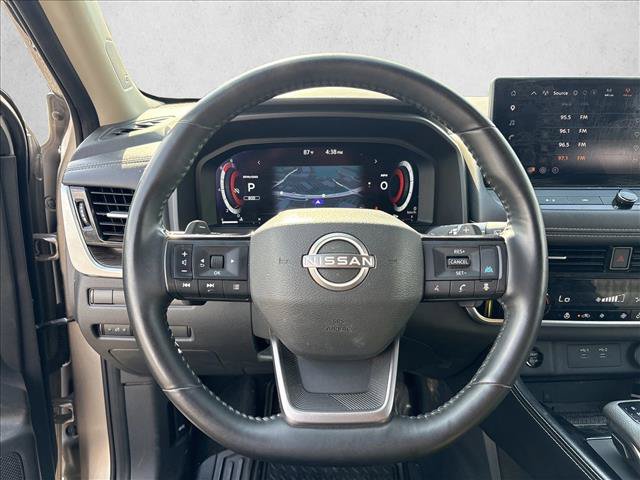 Used 2025 Nissan Rogue Platinum FWD image 17