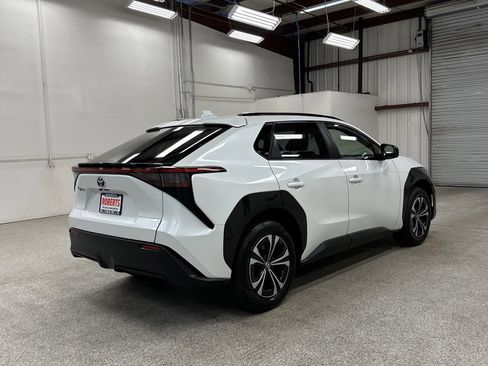 Used 2023 Toyota bZ4X XLE image 21