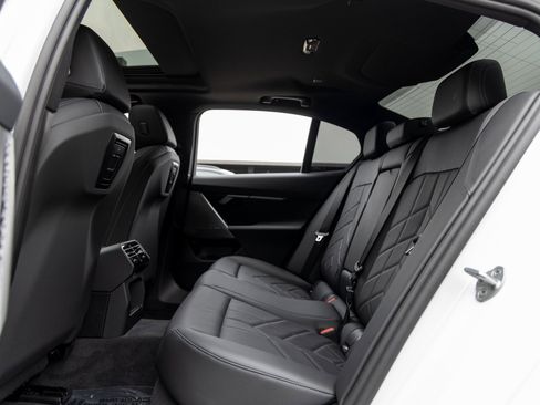 Used 2025 BMW i5 xDrive40 w/ Premium Package image 43