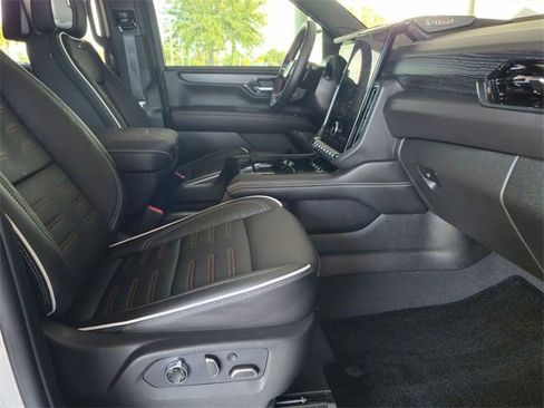Used 2026 GMC Yukon AT4 Ultimate w/ LPO, Illumination Package image 28
