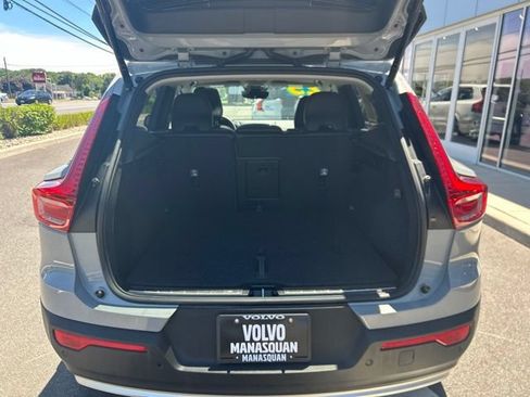 Used 2025 Volvo XC40 B5 Plus AWD/4WD image 11