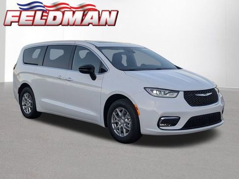 New 2026 Chrysler Pacifica Select FWD image 1