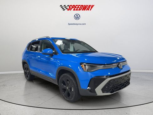 Used 2025 Volkswagen Taos SEL AWD/4WD image 2