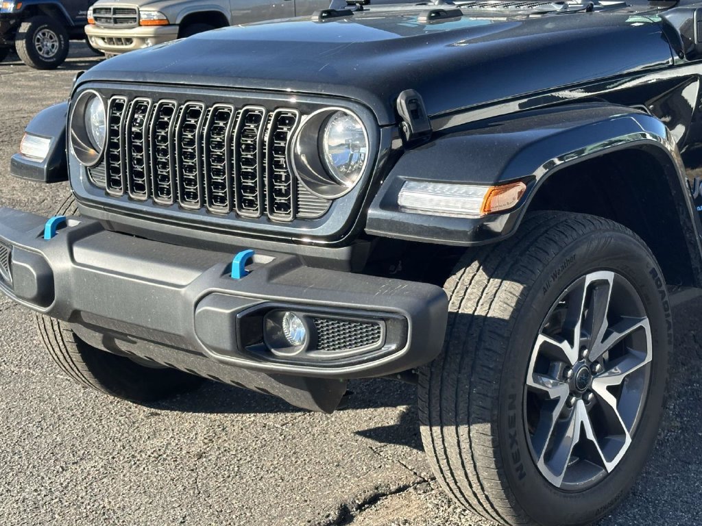Used 2024 Jeep Wrangler Unlimited w/ Convenience Group AWD/4WD image 8