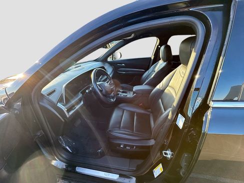 Used 2024 Cadillac XT4 Premium Luxury image 18
