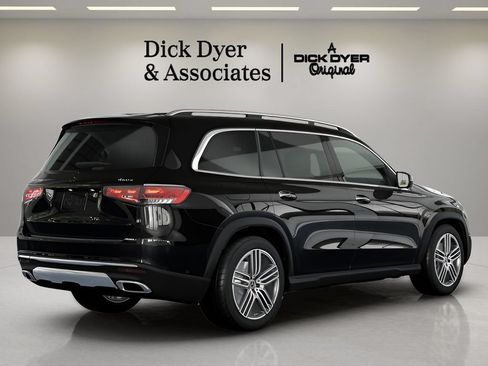 Used 2025 Mercedes-Benz GLS 450 4MATIC image 17