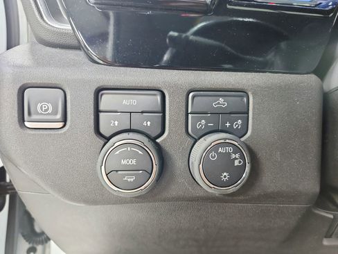 Used 2025 Chevrolet Silverado 1500 LT AWD/4WD image 27