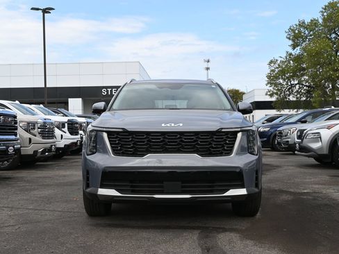 Used 2025 Kia Sorento S AWD/4WD image 2