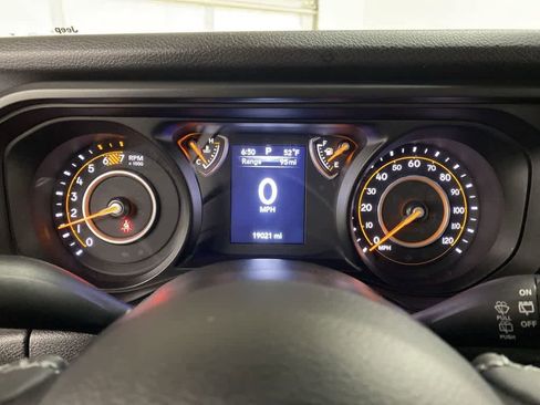 Used 2025 Jeep Wrangler Sport S AWD/4WD image 27