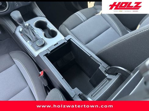 Used 2025 Chevrolet Blazer LT AWD/4WD image 19