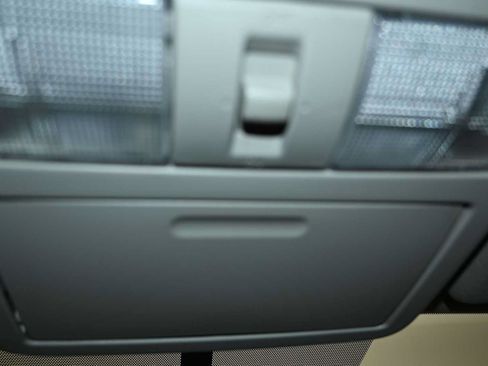 Used 2017 Nissan Titan SV AWD/4WD image 13