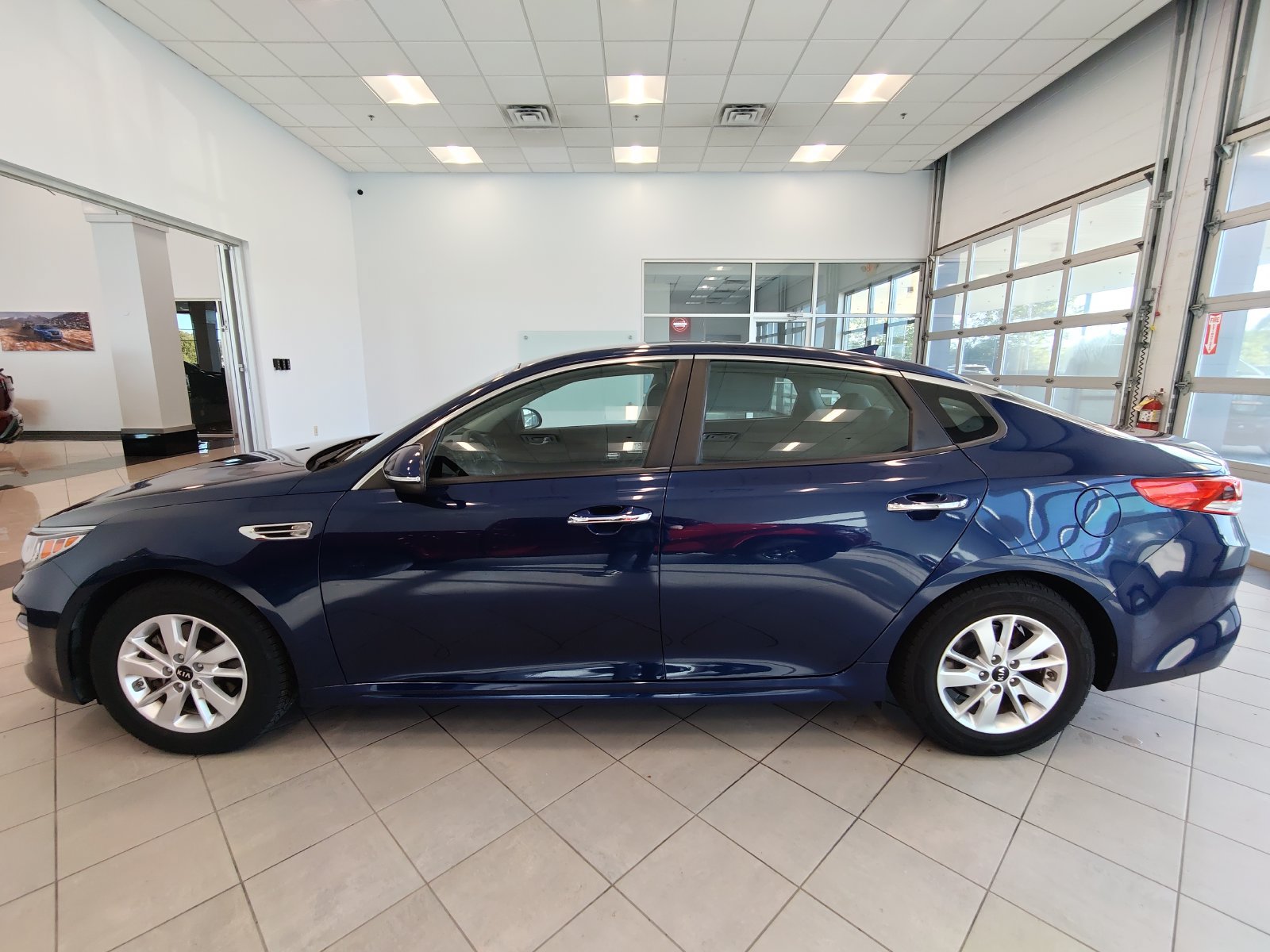 Used 2017 Kia Optima LX w/ Convenience Package FWD image 6