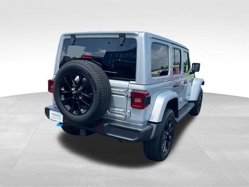 Used 2024 Jeep Wrangler Unlimited Sahara w/ Technology Group AWD/4WD image 5