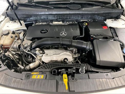 Used 2023 Mercedes-Benz GLB 250 4MATIC w/ Premium Package image 30