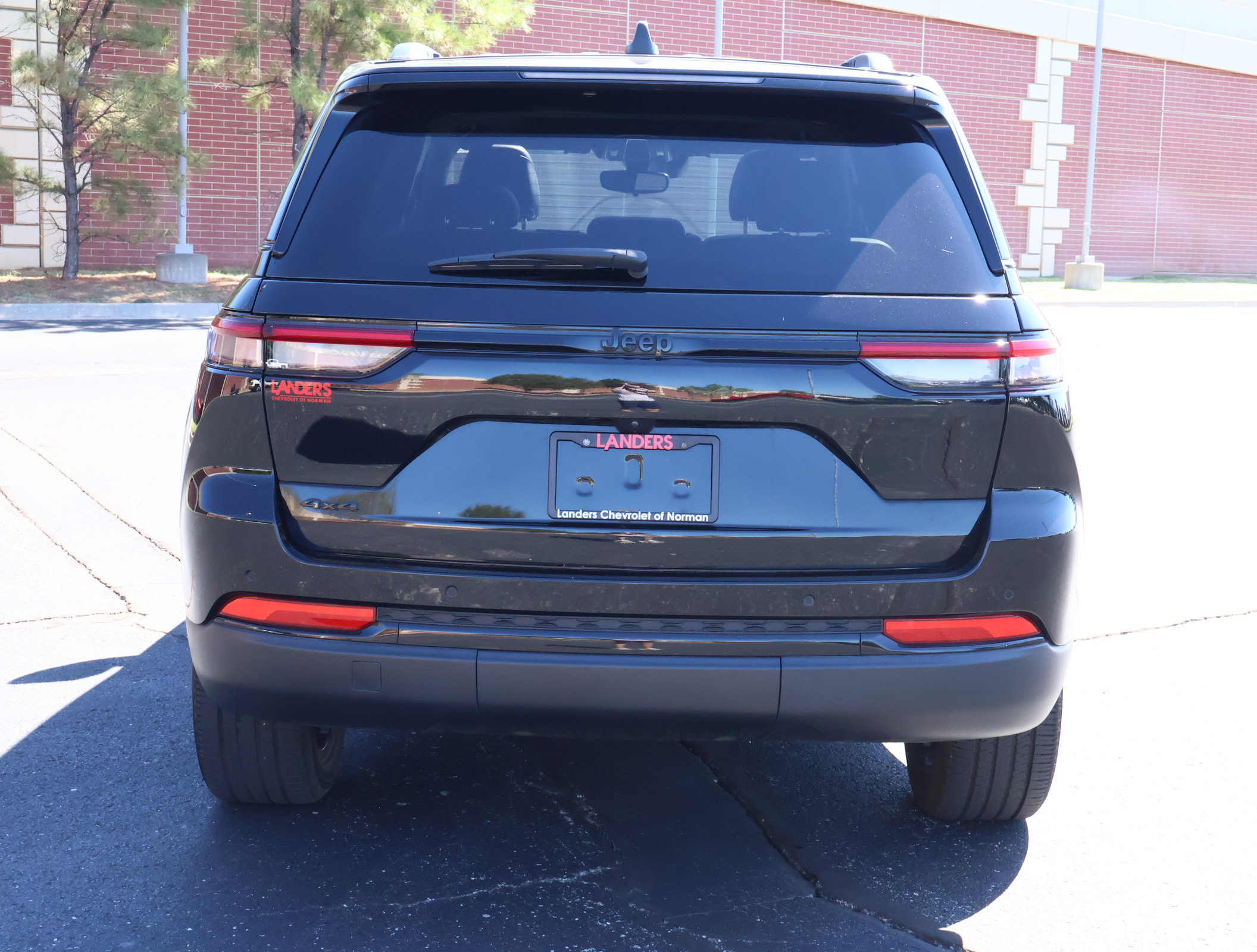 Used 2023 Jeep Grand Cherokee Altitude AWD/4WD image 31