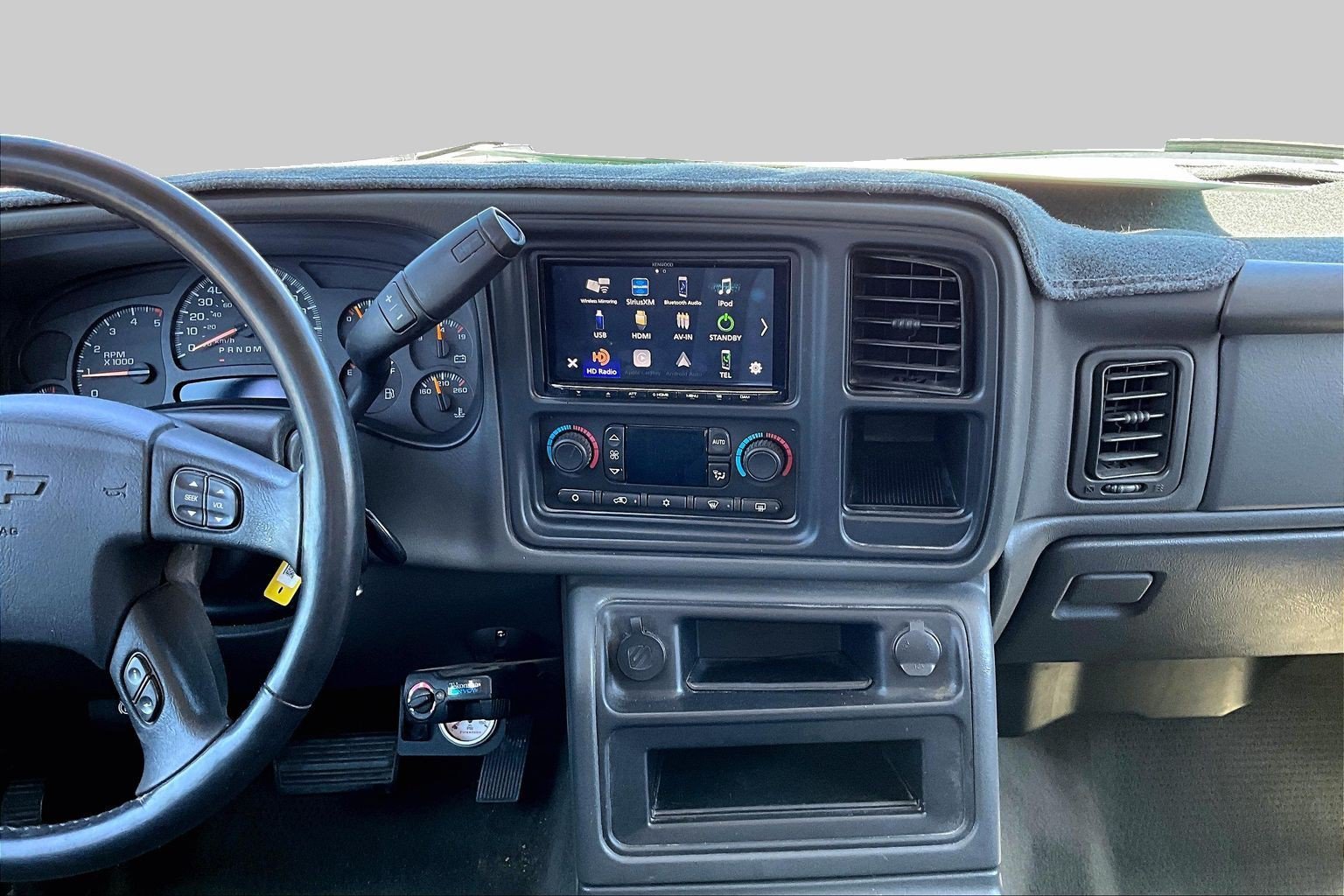 Used 2007 Chevrolet Silverado 2500 LT w/ Heavy-Duty Power Package AWD/4WD image 6