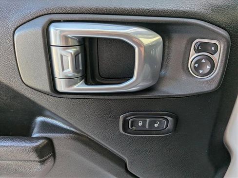 Used 2023 Jeep Wrangler Unlimited AWD/4WD image 16