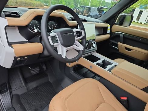 Certified 2026 Land Rover Defender 110 X-Dynamic SE AWD/4WD image 15