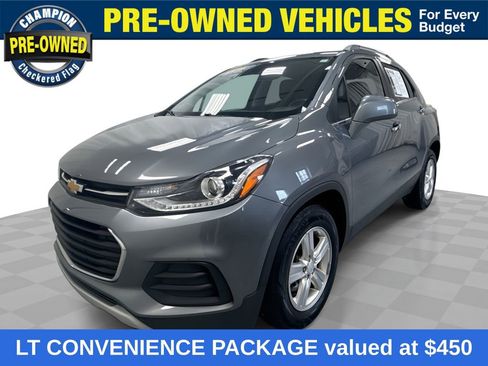 Used 2020 Chevrolet Trax LT w/ LT Convenience Package FWD image 1