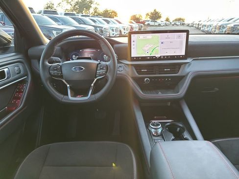 Used 2025 Ford Explorer ST image 23