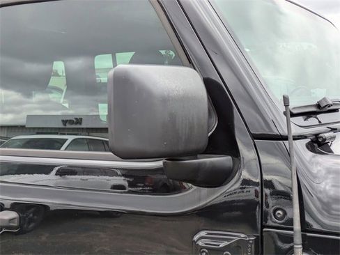 Used 2019 Jeep Wrangler Unlimited Sahara image 12