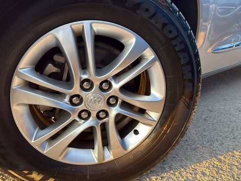 Used 2019 Buick Enclave Essence FWD image 27